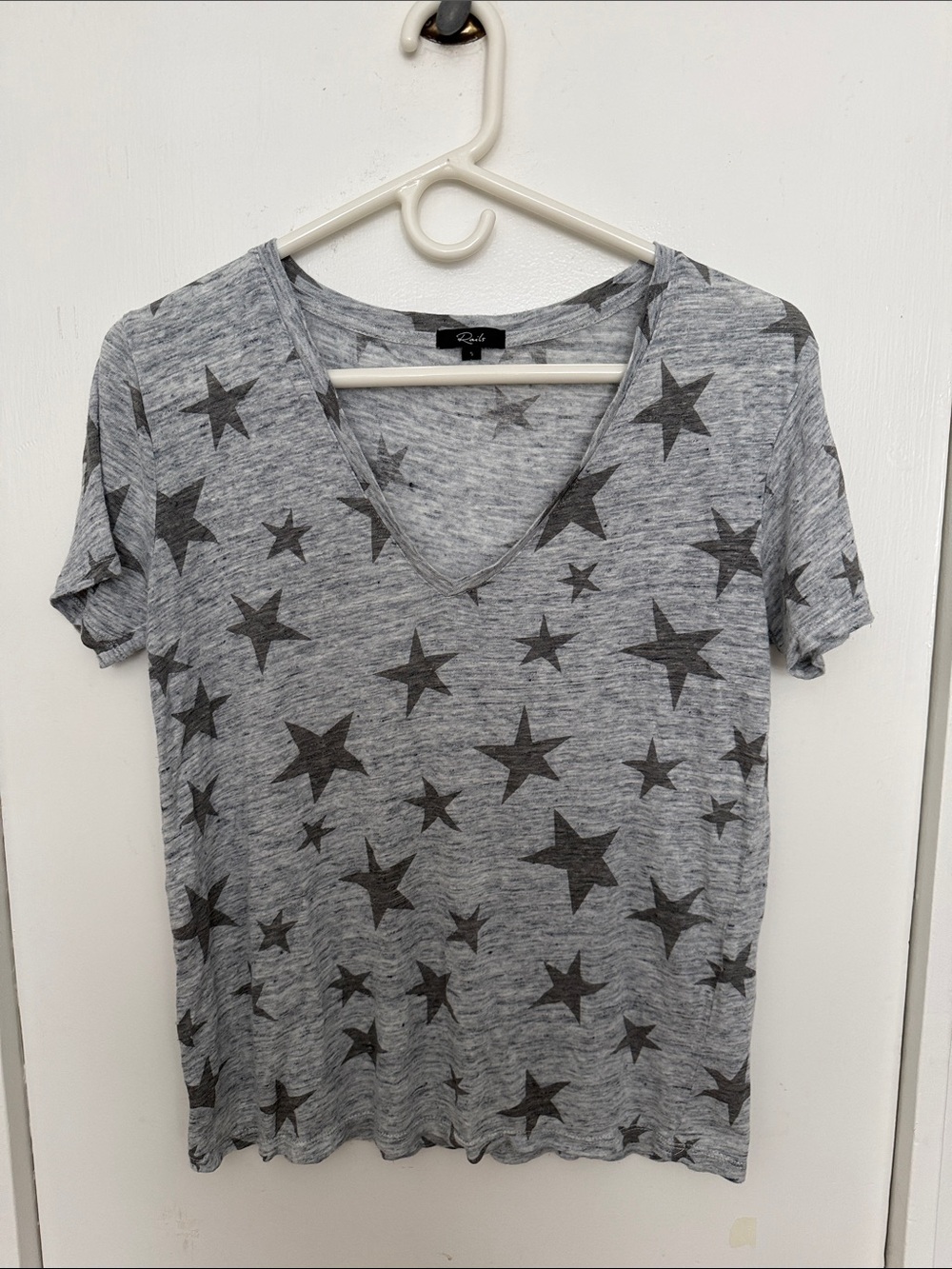 Rails v-neck tee